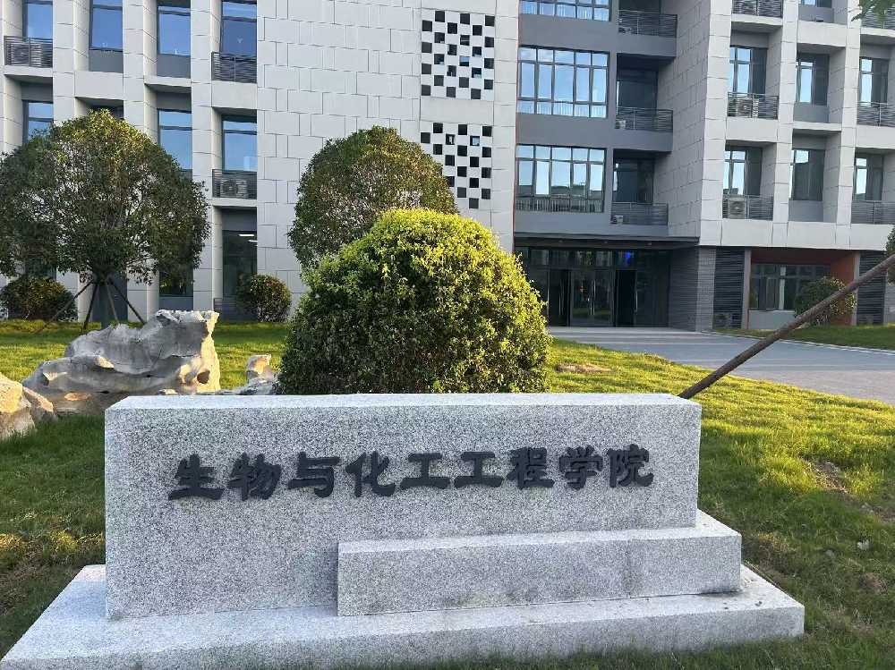 辉南县扬州职业大学体育场高杆灯项目